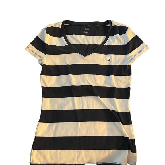 Tommy Hilfiger Tops - Tommy Hilfiger v neck top